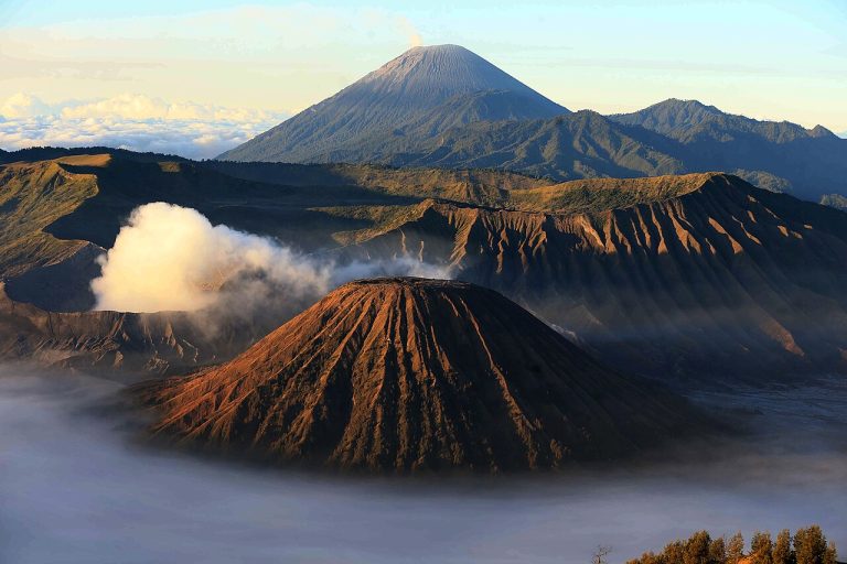 1280px-GUNUNG_BROMO_INDONESIA